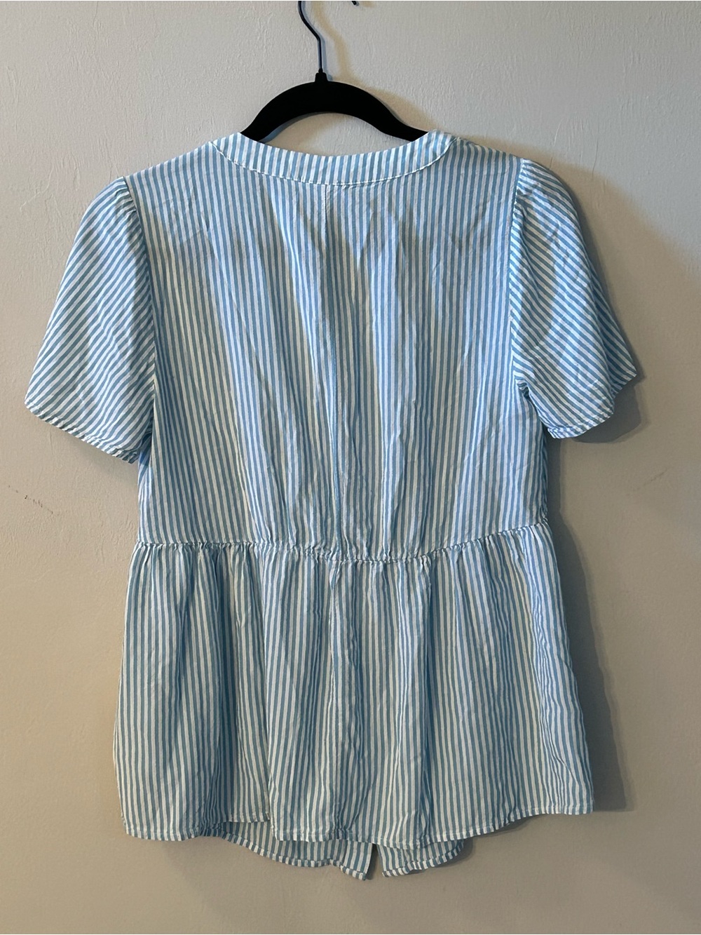 Ingrid & Isabel Light Blue White Button Down V Neck Maternity Shirt Top Size M - Picture 4 of 9